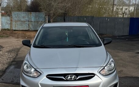 Hyundai Solaris II рестайлинг, 2012 год, 700 000 рублей, 1 фотография