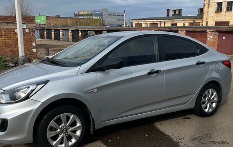 Hyundai Solaris II рестайлинг, 2012 год, 700 000 рублей, 2 фотография