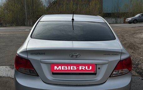Hyundai Solaris II рестайлинг, 2012 год, 700 000 рублей, 3 фотография