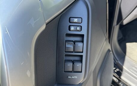 Toyota Land Cruiser Prado 150 рестайлинг 2, 2022 год, 6 270 000 рублей, 13 фотография