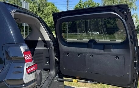 Toyota Land Cruiser Prado 150 рестайлинг 2, 2022 год, 6 270 000 рублей, 7 фотография