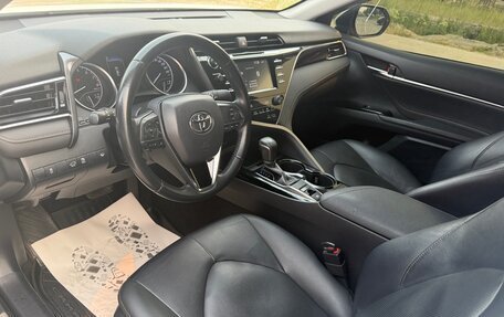 Toyota Camry, 2019 год, 2 650 000 рублей, 10 фотография