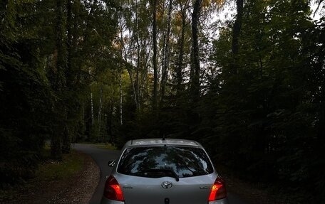 Toyota Yaris III рестайлинг, 2008 год, 550 000 рублей, 2 фотография