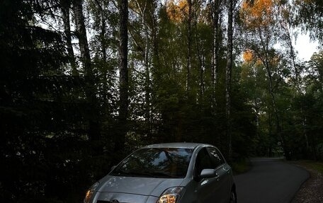 Toyota Yaris III рестайлинг, 2008 год, 550 000 рублей, 3 фотография