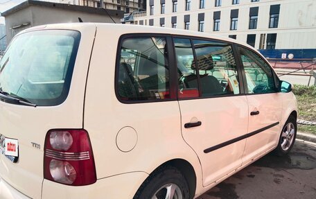 Volkswagen Touran III, 2010 год, 510 000 рублей, 1 фотография