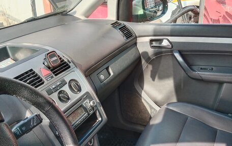 Volkswagen Touran III, 2010 год, 510 000 рублей, 4 фотография