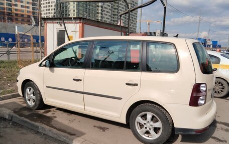 Volkswagen Touran III, 2010 год, 510 000 рублей, 3 фотография