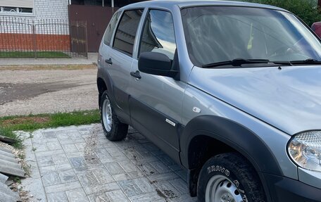 Chevrolet Niva I рестайлинг, 2016 год, 680 000 рублей, 3 фотография