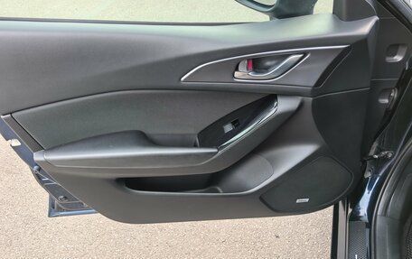 Mazda Axela, 2016 год, 1 290 000 рублей, 24 фотография
