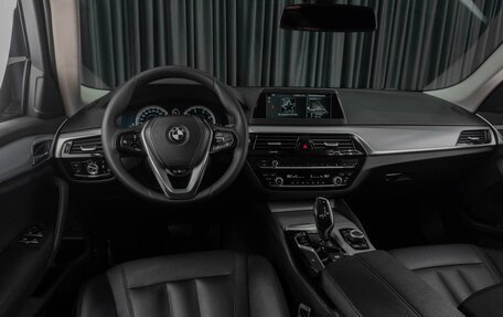 BMW 5 серия, 2019 год, 2 629 000 рублей, 14 фотография