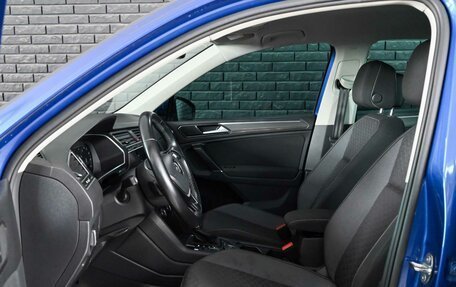 Volkswagen Tiguan II, 2018 год, 2 575 000 рублей, 9 фотография