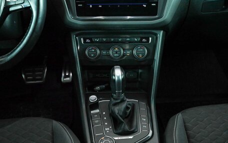 Volkswagen Tiguan II, 2018 год, 2 575 000 рублей, 12 фотография