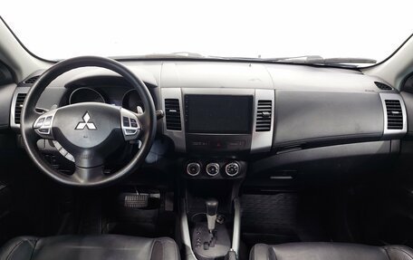 Mitsubishi Outlander III рестайлинг 3, 2010 год, 1 110 000 рублей, 10 фотография