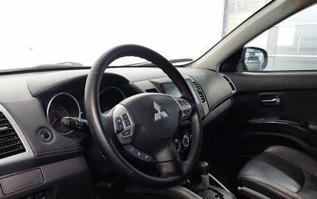 Mitsubishi Outlander III рестайлинг 3, 2010 год, 1 110 000 рублей, 9 фотография