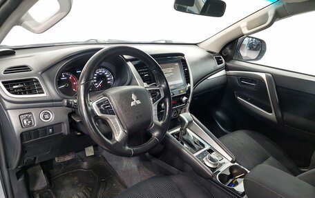 Mitsubishi Pajero Sport III рестайлинг, 2022 год, 3 670 000 рублей, 9 фотография