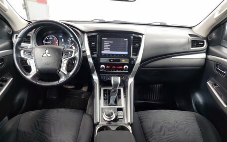 Mitsubishi Pajero Sport III рестайлинг, 2022 год, 3 670 000 рублей, 12 фотография