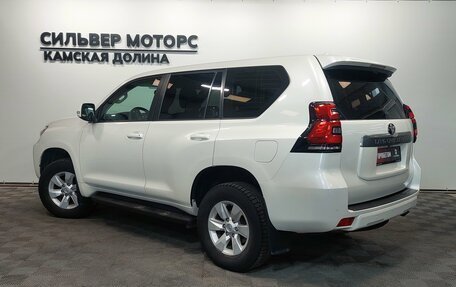 Toyota Land Cruiser Prado 150 рестайлинг 2, 2018 год, 3 930 000 рублей, 8 фотография