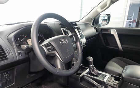 Toyota Land Cruiser Prado 150 рестайлинг 2, 2018 год, 3 930 000 рублей, 9 фотография