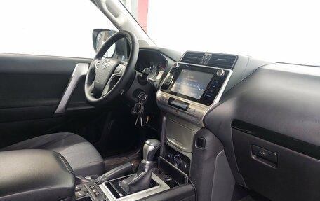 Toyota Land Cruiser Prado 150 рестайлинг 2, 2018 год, 3 930 000 рублей, 15 фотография