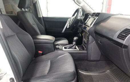 Toyota Land Cruiser Prado 150 рестайлинг 2, 2018 год, 3 930 000 рублей, 16 фотография