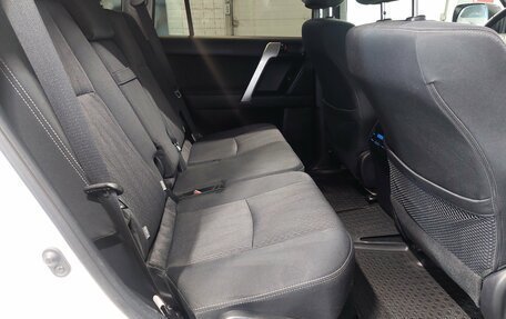 Toyota Land Cruiser Prado 150 рестайлинг 2, 2018 год, 3 930 000 рублей, 17 фотография