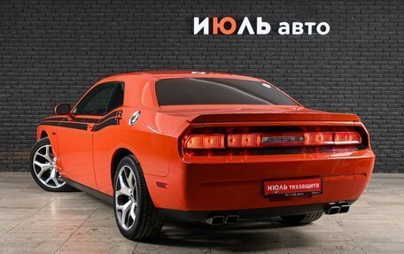 Dodge Challenger III рестайлинг 2, 2013 год, 3 500 000 рублей, 6 фотография
