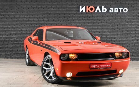Dodge Challenger III рестайлинг 2, 2013 год, 3 500 000 рублей, 3 фотография