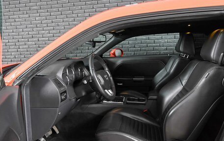 Dodge Challenger III рестайлинг 2, 2013 год, 3 500 000 рублей, 9 фотография