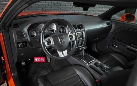 Dodge Challenger III рестайлинг 2, 2013 год, 3 500 000 рублей, 12 фотография