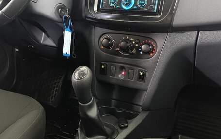 Renault Logan II, 2019 год, 960 000 рублей, 13 фотография