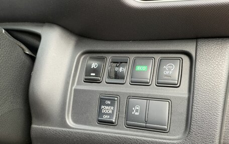 Nissan Serena IV, 2017 год, 1 750 000 рублей, 24 фотография
