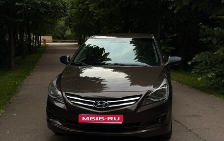 Hyundai Solaris II рестайлинг, 2015 год, 850 000 рублей, 2 фотография