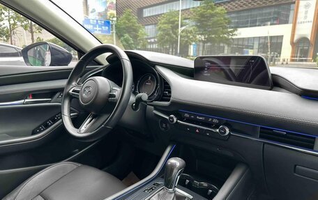 Mazda 3, 2022 год, 1 300 000 рублей, 12 фотография