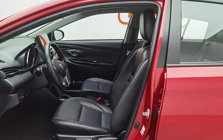 Toyota Yaris XP150 рестайлинг, 2022 год, 1 050 000 рублей, 6 фотография