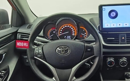 Toyota Yaris XP150 рестайлинг, 2022 год, 1 050 000 рублей, 8 фотография