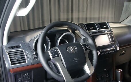 Toyota Land Cruiser Prado 150 рестайлинг 2, 2016 год, 3 199 000 рублей, 8 фотография