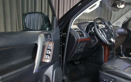 Toyota Land Cruiser Prado 150 рестайлинг 2, 2016 год, 3 199 000 рублей, 7 фотография