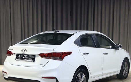 Hyundai Solaris II рестайлинг, 2017 год, 999 000 рублей, 2 фотография
