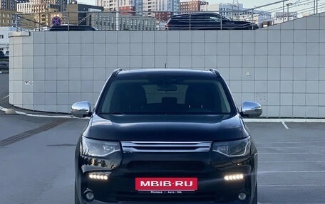 Mitsubishi Outlander III рестайлинг 3, 2014 год, 1 750 000 рублей, 2 фотография