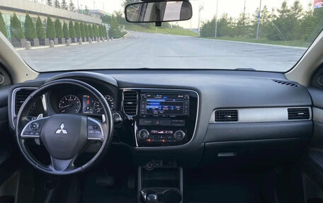 Mitsubishi Outlander III рестайлинг 3, 2014 год, 1 750 000 рублей, 7 фотография