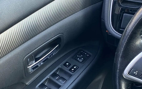 Mitsubishi Outlander III рестайлинг 3, 2014 год, 1 750 000 рублей, 11 фотография