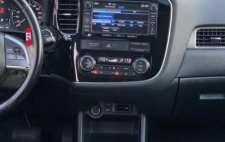Mitsubishi Outlander III рестайлинг 3, 2014 год, 1 750 000 рублей, 9 фотография