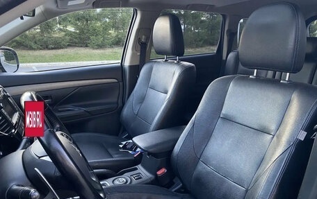 Mitsubishi Outlander III рестайлинг 3, 2014 год, 1 750 000 рублей, 12 фотография