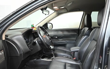Mitsubishi Outlander III рестайлинг 3, 2019 год, 2 280 000 рублей, 10 фотография