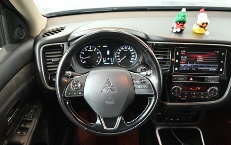 Mitsubishi Outlander III рестайлинг 3, 2019 год, 2 280 000 рублей, 12 фотография