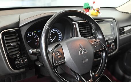 Mitsubishi Outlander III рестайлинг 3, 2019 год, 2 280 000 рублей, 13 фотография