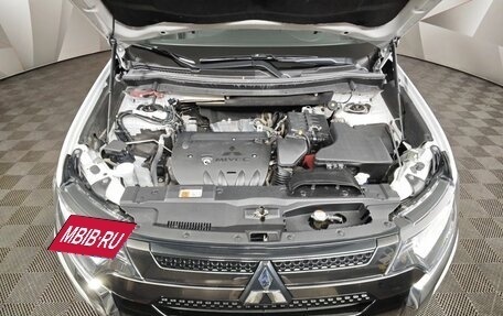 Mitsubishi Outlander III рестайлинг 3, 2021 год, 2 731 000 рублей, 11 фотография