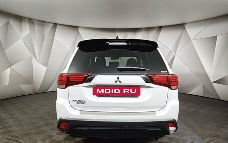 Mitsubishi Outlander III рестайлинг 3, 2021 год, 2 731 000 рублей, 8 фотография
