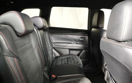 Mitsubishi Outlander III рестайлинг 3, 2021 год, 2 731 000 рублей, 16 фотография