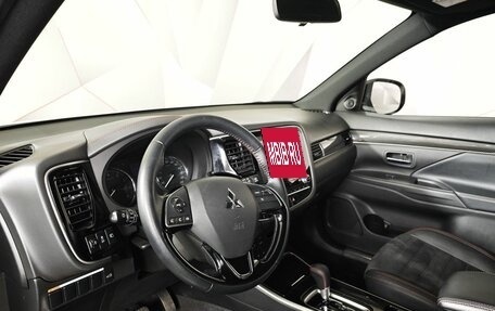 Mitsubishi Outlander III рестайлинг 3, 2021 год, 2 731 000 рублей, 19 фотография